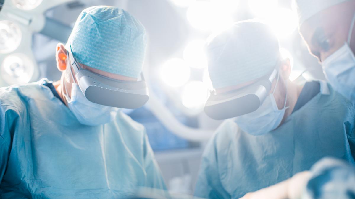 surgeon-wearing-augmented-reality-glasses